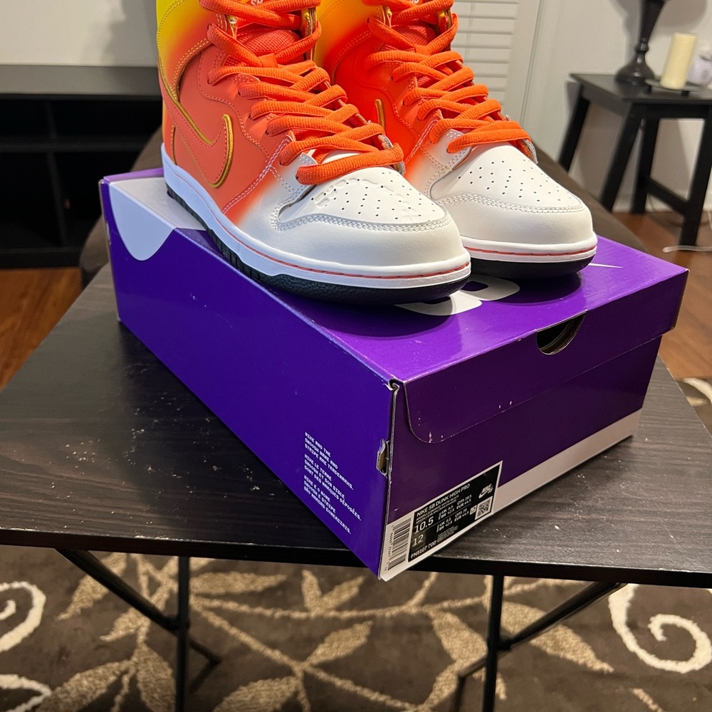 SB DUNKS